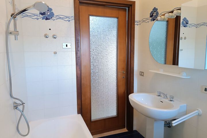 Room 16 of 24