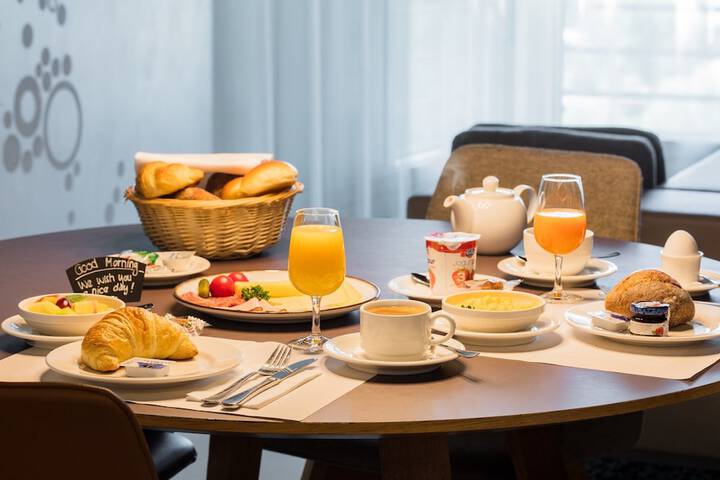 Breakfast/Coffee Service 35 of 45