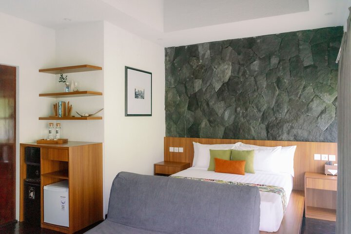 Room 12 of 72