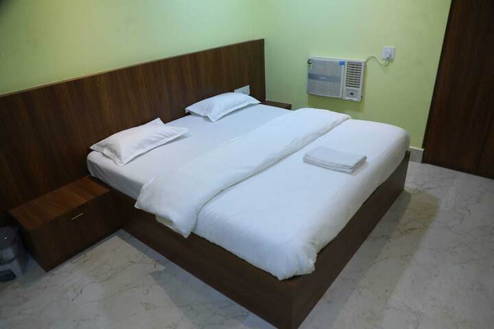 Room 10 of 27