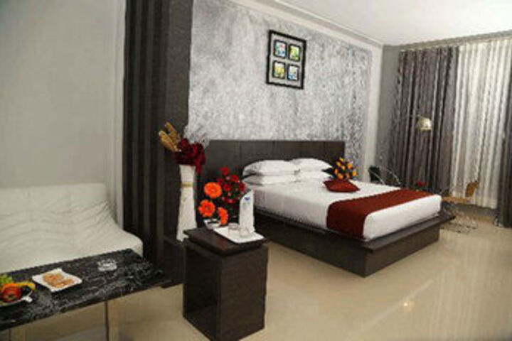 Room 3 of 10