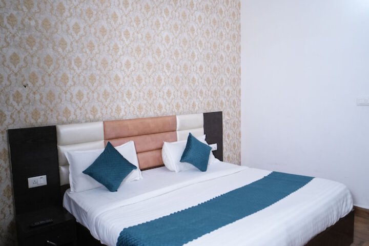 Room 32 of 43