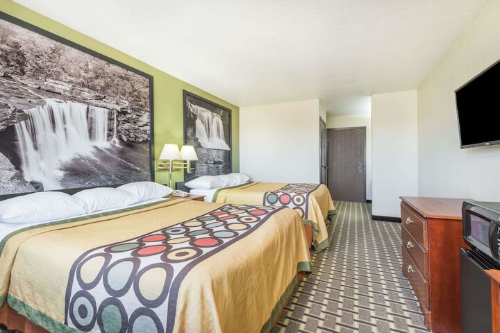 1 Queen Bed (11 of 18)
