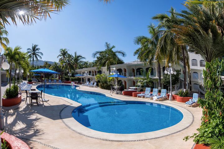 Hotel Pool