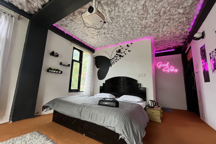 Room 15 of 49