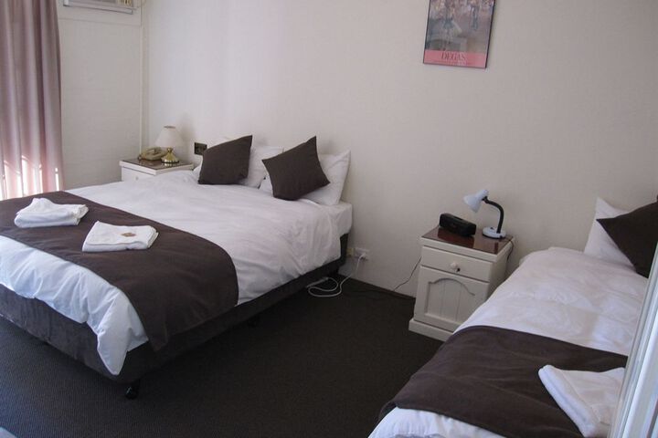 Room 8 of 13