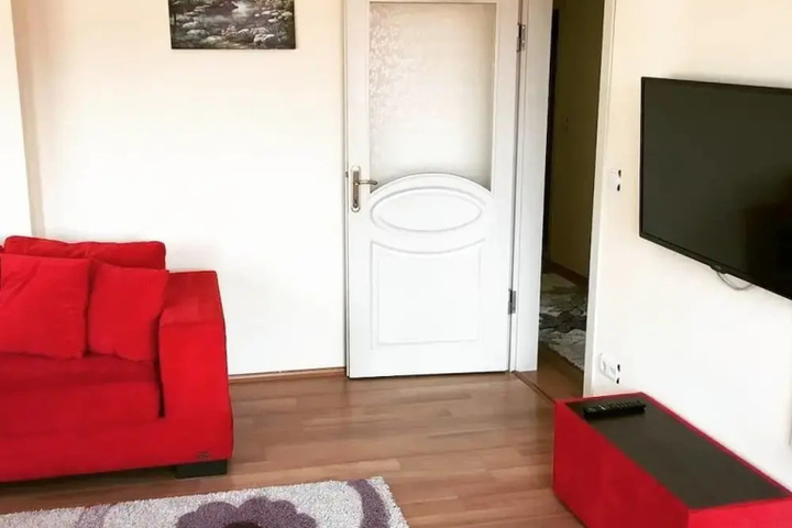 Room 5 of 10
