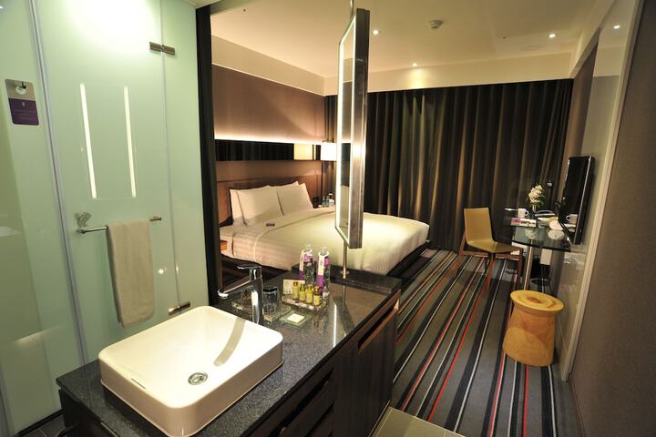 Room 13 of 108
