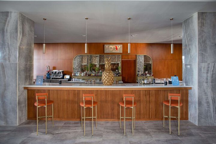 Lounge 223 of 259
