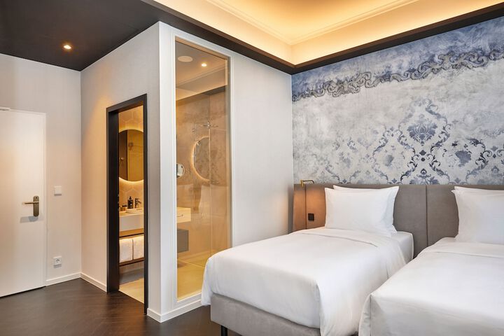 Room 20 of 35
