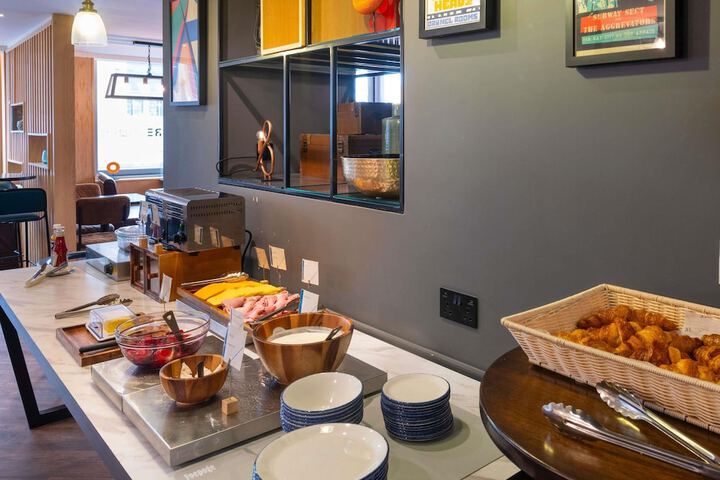 Breakfast/Coffee Service 17 of 25