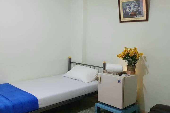 Room 12 of 33