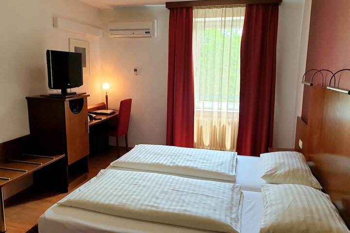 Room 17 of 86