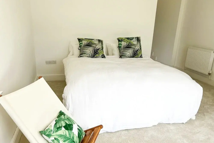Room 4 of 13