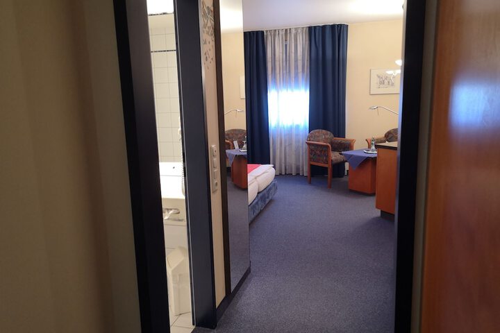 Room 4 of 19