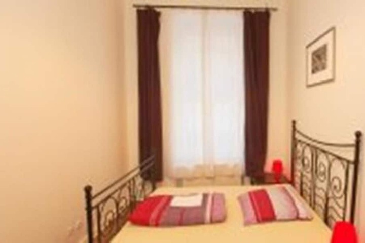 Room 4 of 11