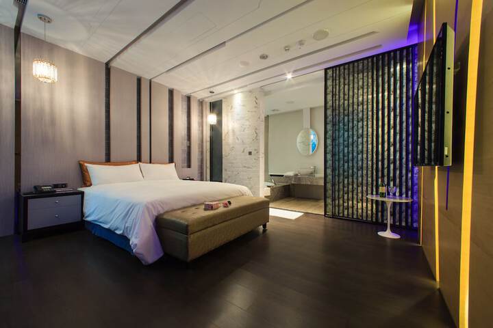 Room 6 of 75