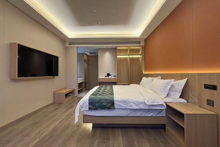 Room 6 of 28