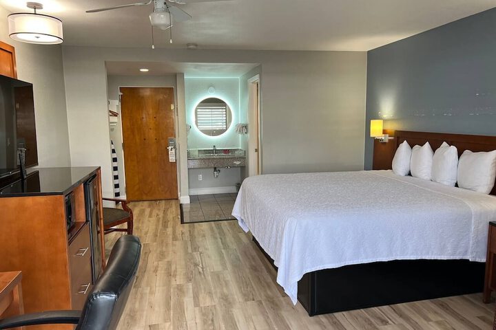 Room 25 of 65