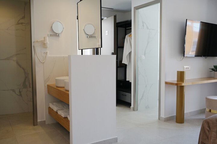 Room 104 of 184