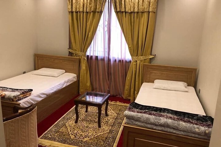 Room 27 of 38