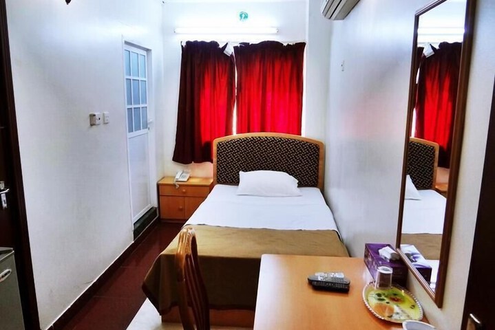 Room 13 of 25