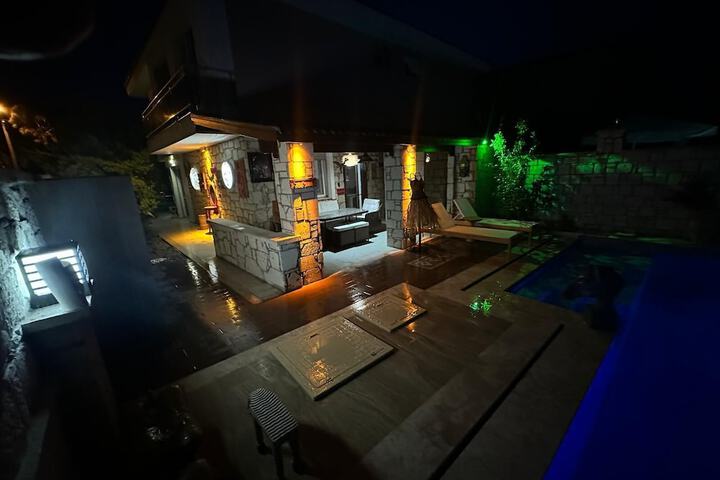 Pool 20 of 42