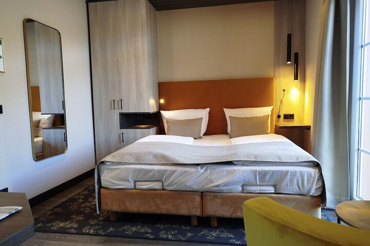 Room 6 of 62