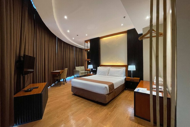 Room 16 of 90