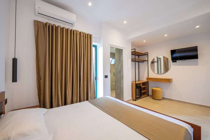 Room 10 of 74
