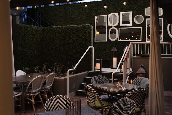 Lounge 80 of 87