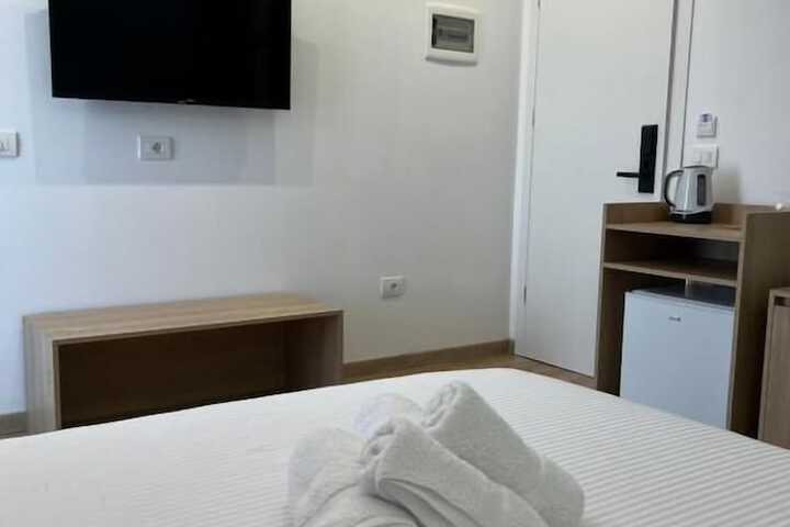 Room 16 of 78