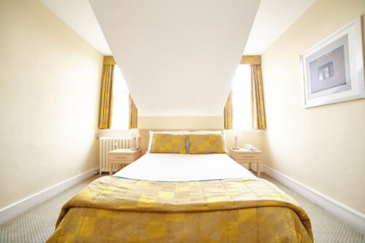 Room 25 of 72
