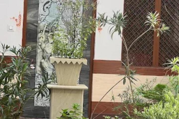Mukhiya Ji Kripa Nikunj Ashram Barsana UP
