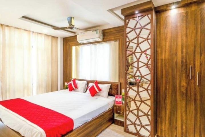 Room 4 of 10
