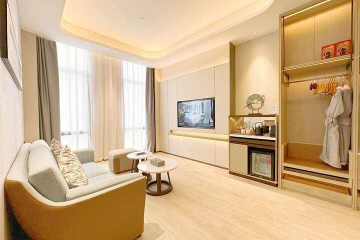 Room 32 of 84