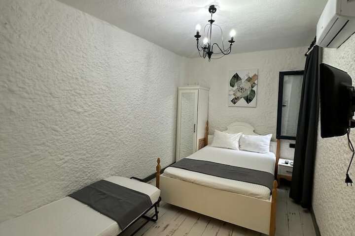 Room 11 of 29