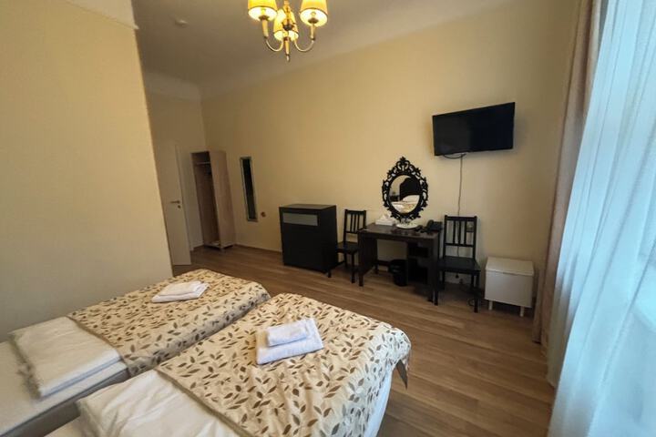 Room 136 of 272