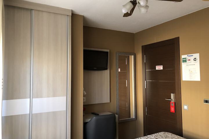 Room 11 of 34
