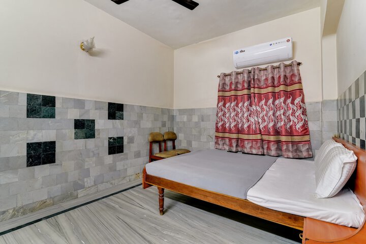 Room 12 of 13
