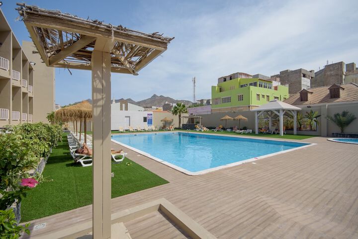 Hotel Pool