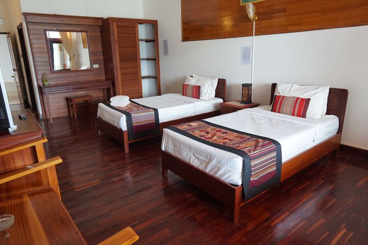 Room 5 of 28