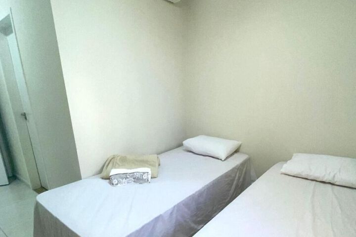 Room 7 of 10