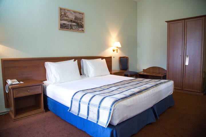 Room 5 of 49