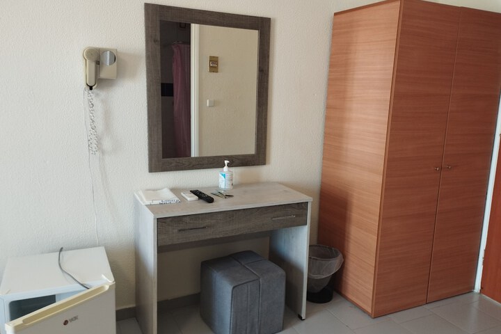 Room 17 of 37