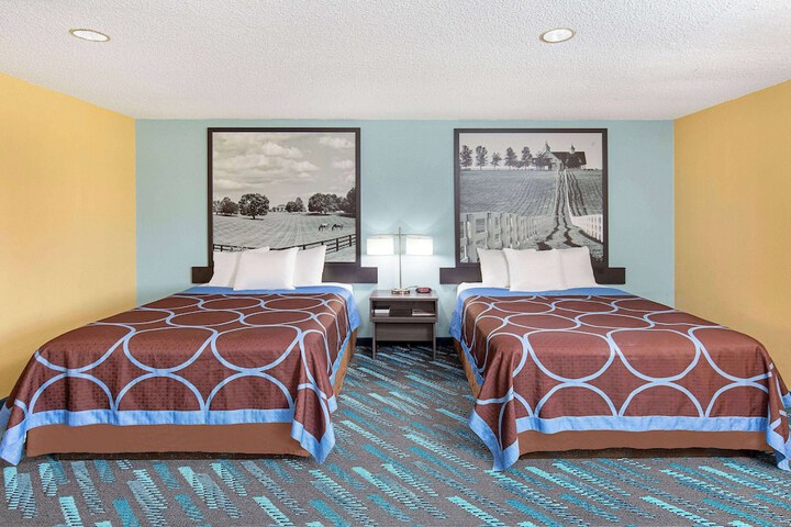 1 Queen Bed (8 of 22)