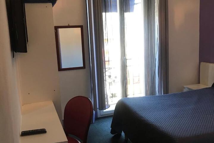 Room 11 of 40