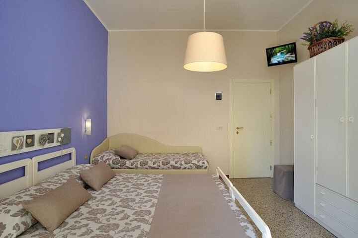 Room 7 of 19
