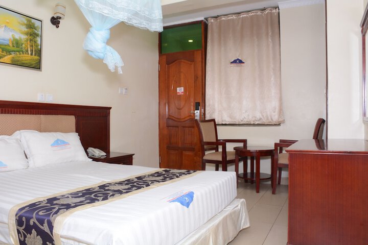 Room 7 of 32