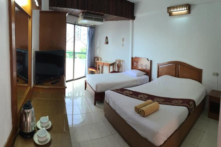 Room 11 of 37